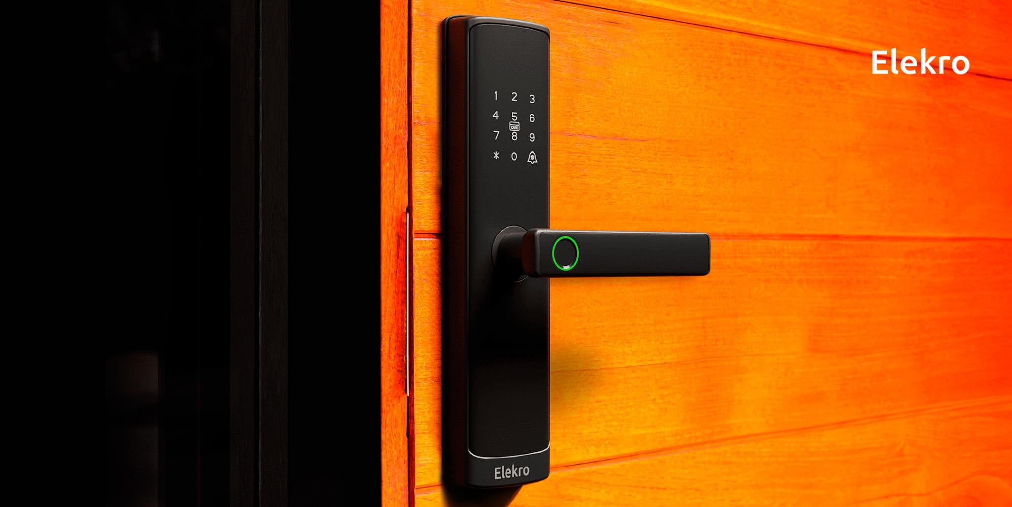 Fechadura Elekro instalada em porta de madeira